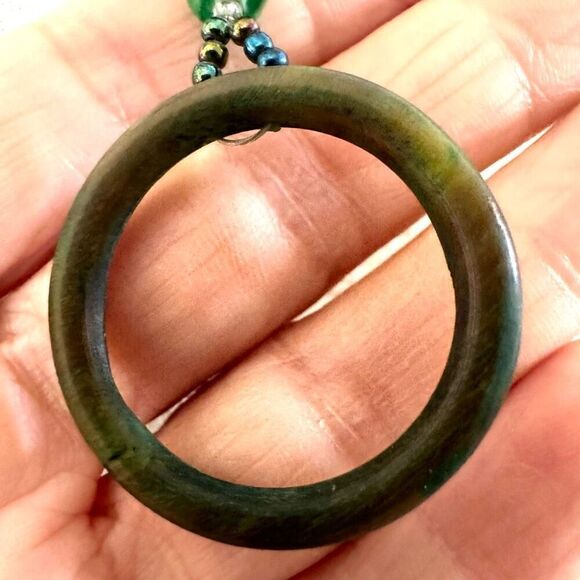 Green open circle beaded pendant necklace - Picture 2 of 9